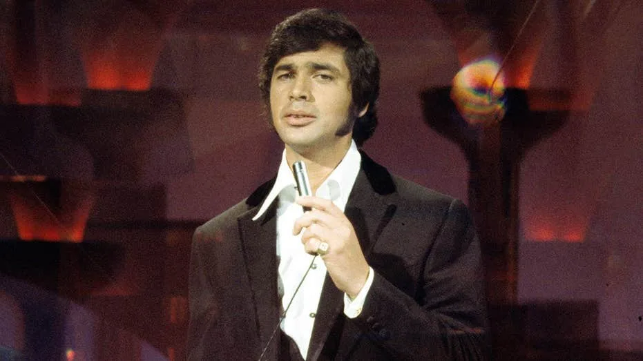 Engelbert Humperdinck Recounts "Hell" of Rejecting "Casting Couch" Advances Early in His Career